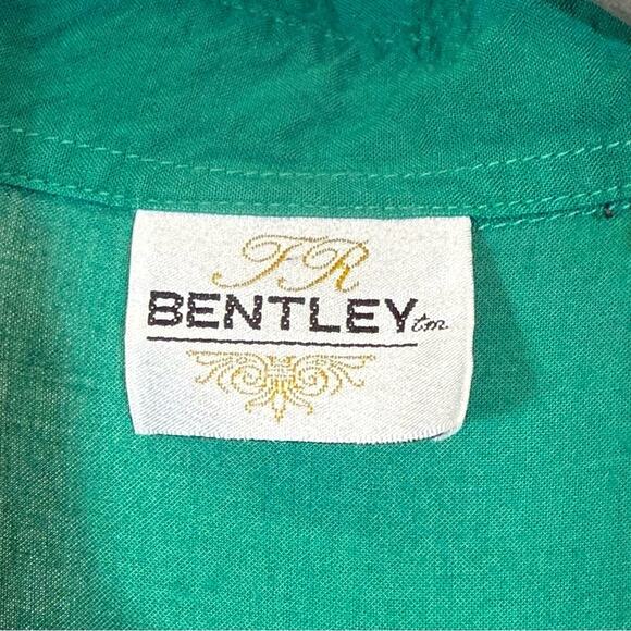 Bentley, Vintage Green Button-Up Shirt with shoulder pads. Size Medium. - Picture 4 of 8